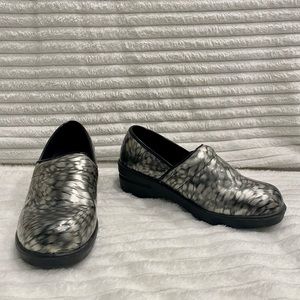 SAVVY Stock Brandy Size 7M Nursing Shoes